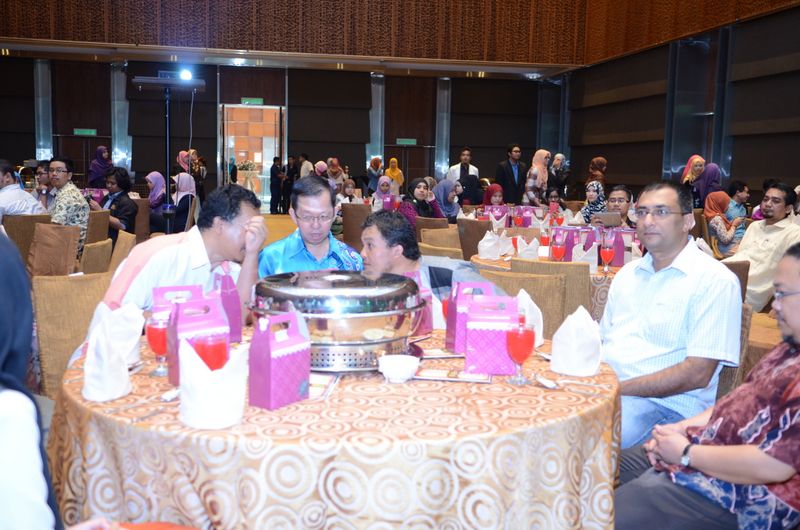 Hi tea alumni  14  082